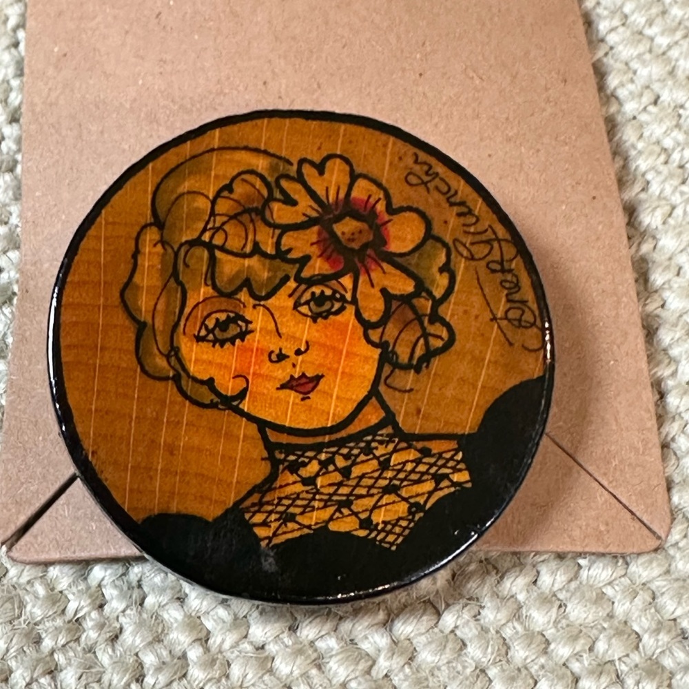 Jane Giunchi hand painted brooch pin original label signed lady vintage round